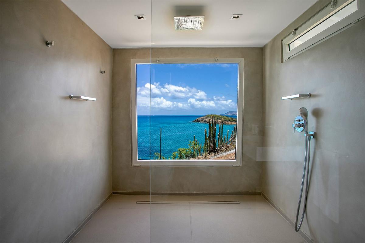 Luxury Villa Rental St Martin - Shower with sea view 1